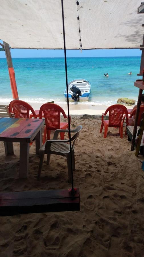 A Orilla Del Mar En Baru Hostel Cartagena Luaran gambar
