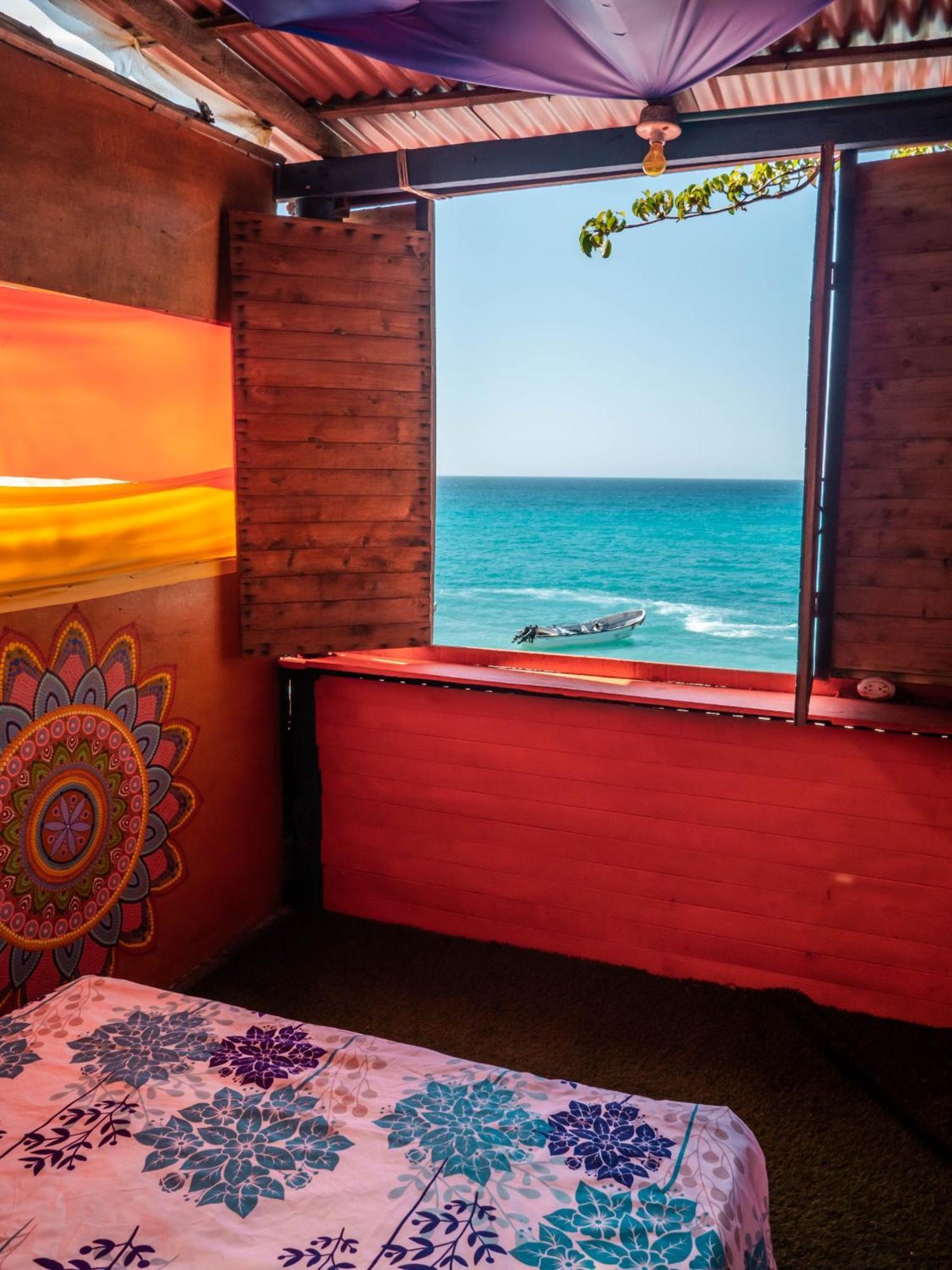 A Orilla Del Mar En Baru Hostel Cartagena Luaran gambar