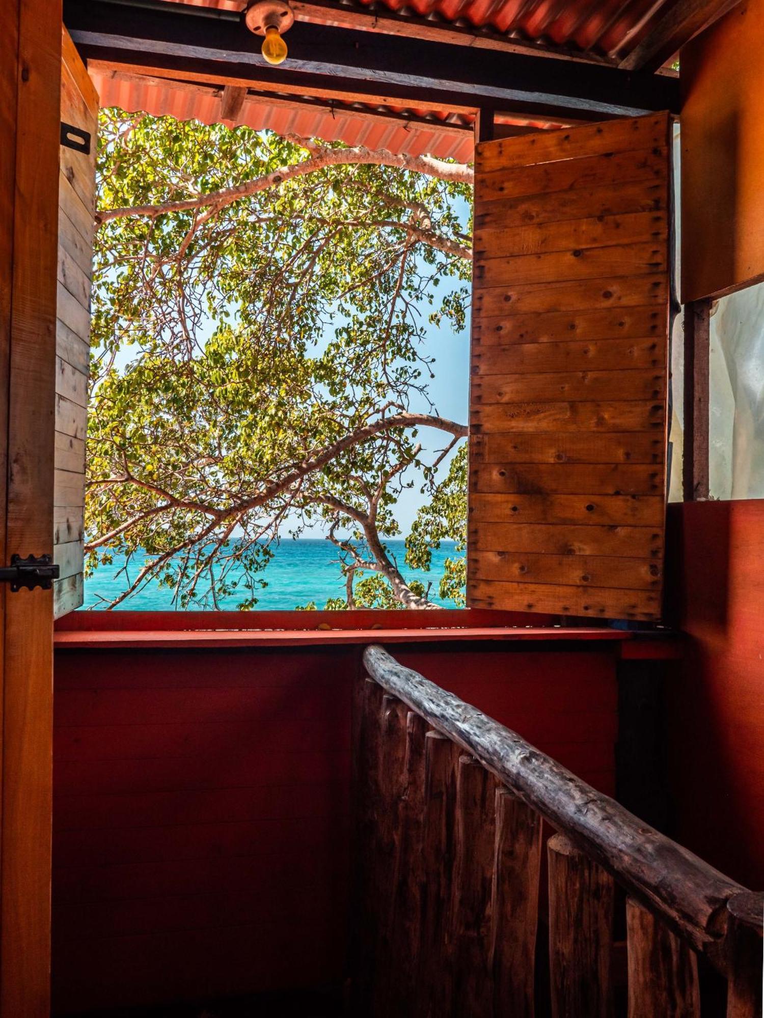 A Orilla Del Mar En Baru Hostel Cartagena Luaran gambar