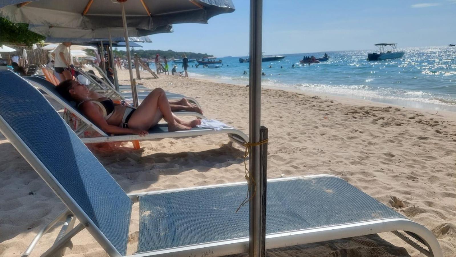 A Orilla Del Mar En Baru Hostel Cartagena Luaran gambar